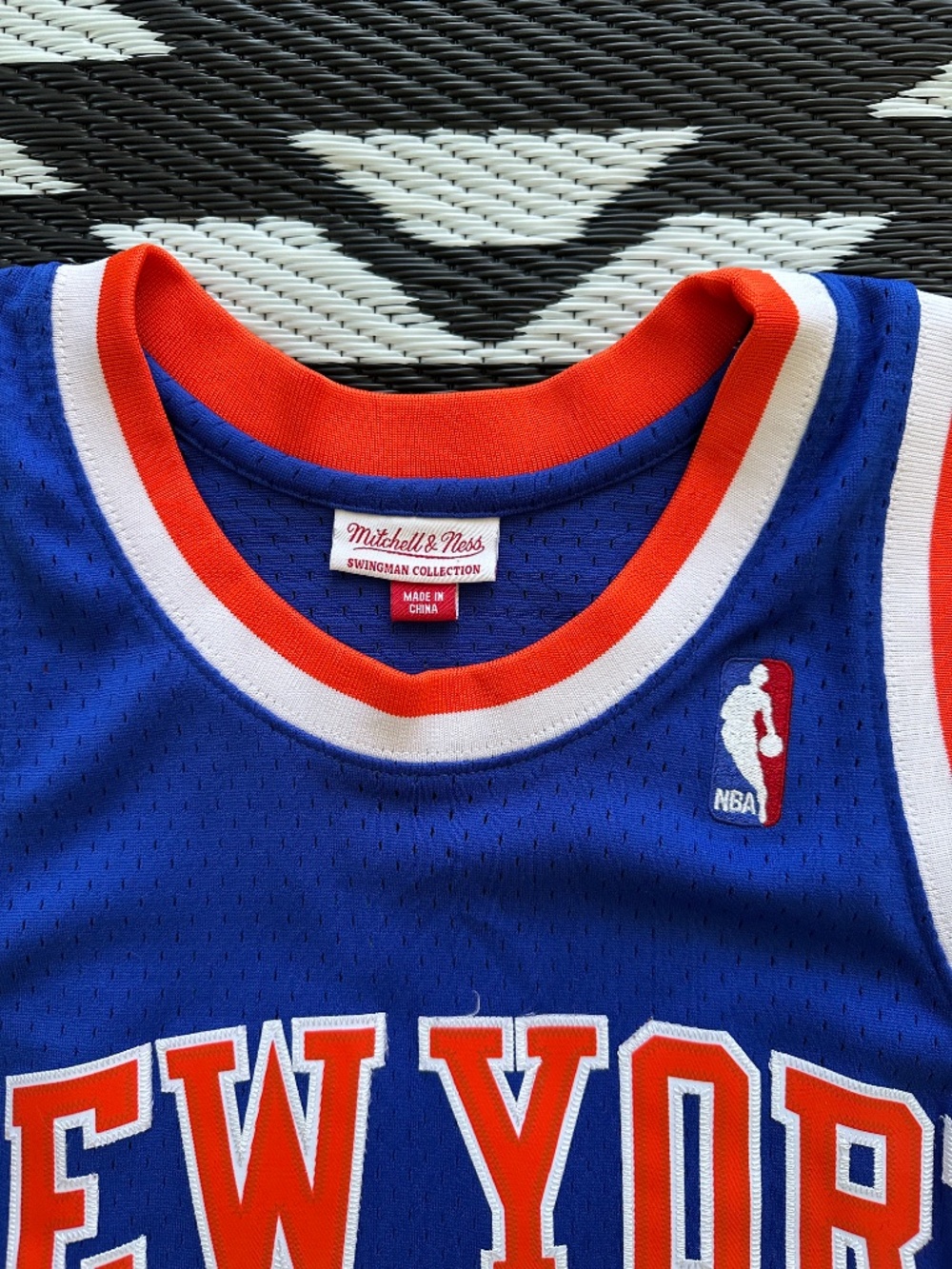 New York Knicks MItchell & Ness Oakley Hardwood Classics Basketball Jersey - Picture 3 of 4